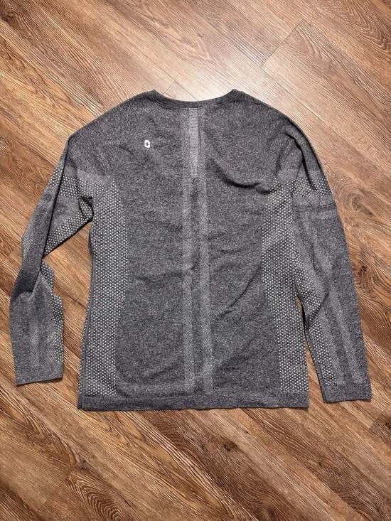 FIGS XL Salta Seamless Longsleeve Underscrub in Graphite - Picture 4 of 9